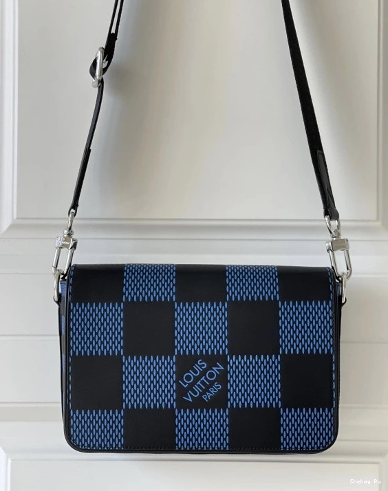 LOUIS MESSENGER VUITTON STUDIO 0724